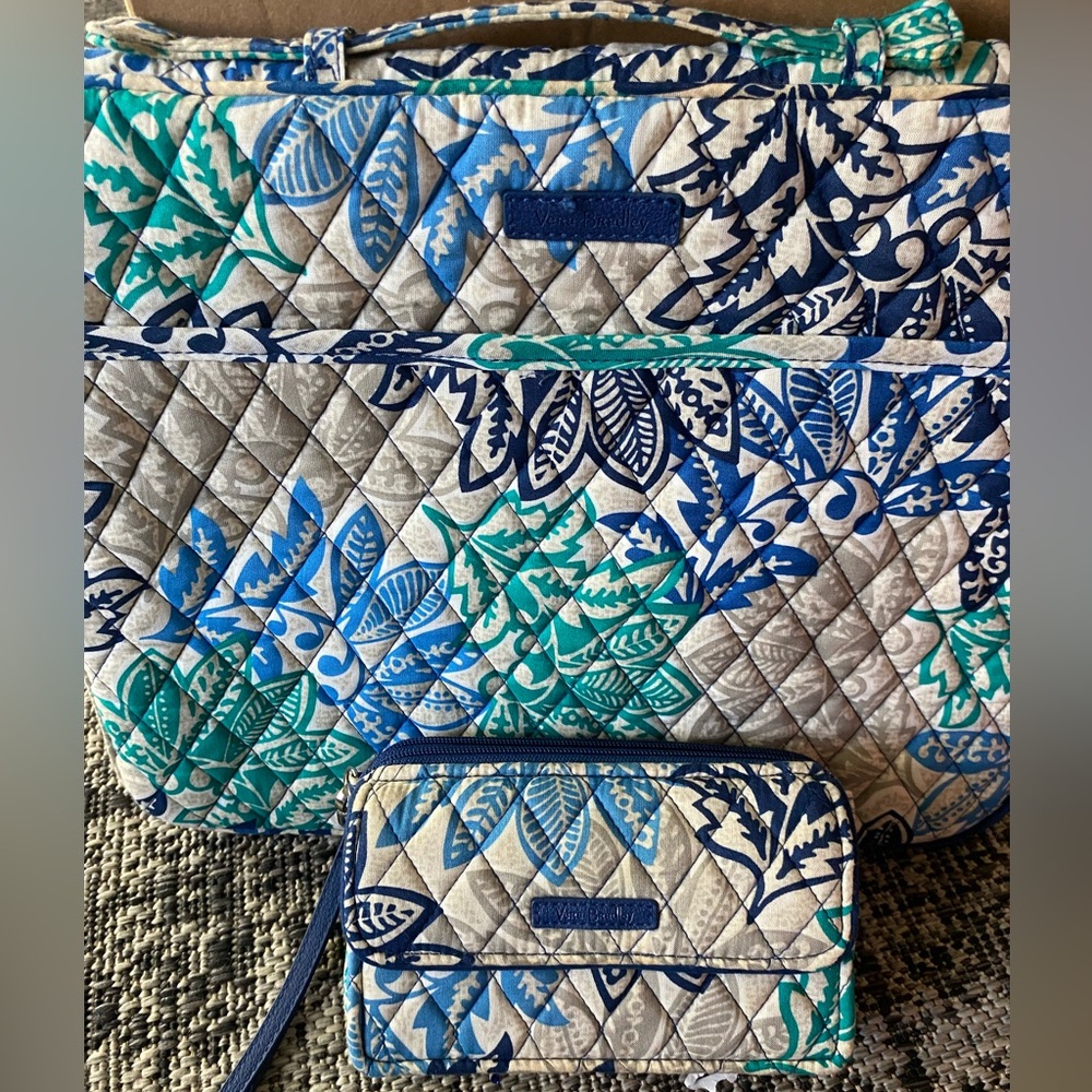 Vera Bradley, retired, Santiago, Quilted Women's wristlet and laptop sleeve